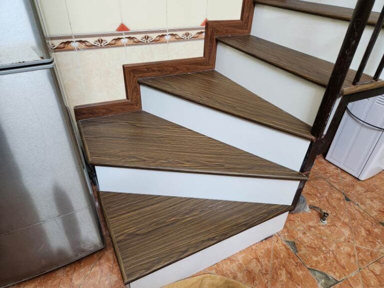 Bậc cầu thang nhựa giả gỗ 3