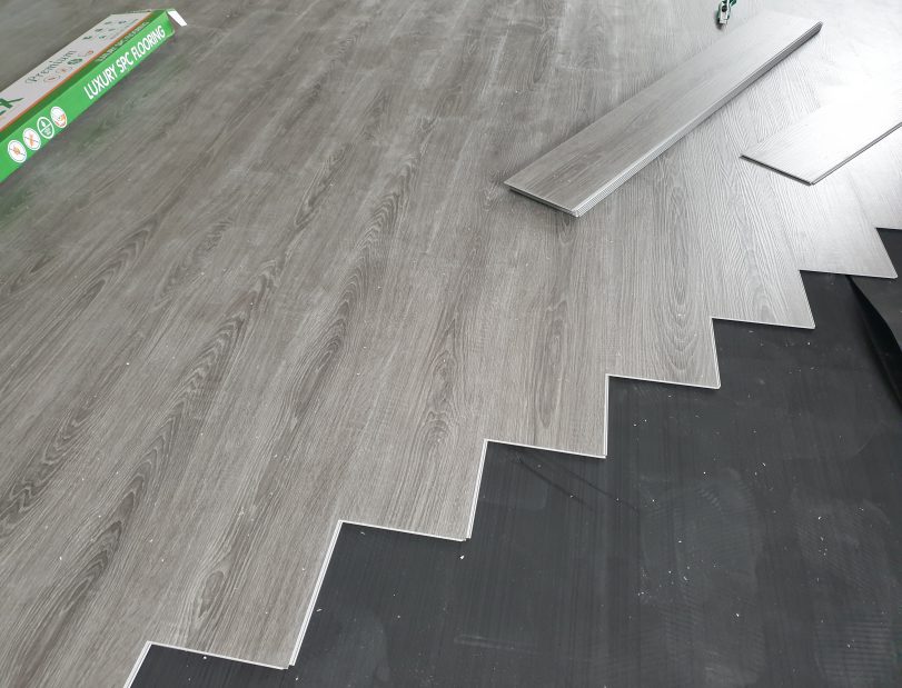 Sửa sàn nhựa giả gỗ