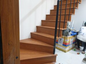 Bậc cầu thang nhựa giả gỗ Haroma