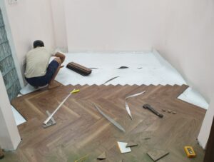 thợ sửa sàn gỗ công nghiệp
