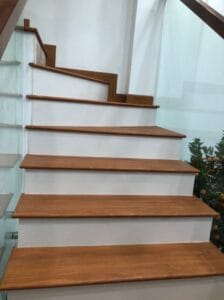 Mặt Bậc Cầu Thang Nhựa Giả Gỗ Có Bền Không