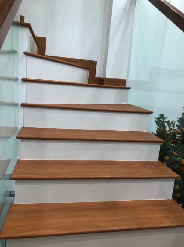 Mặt Bậc Cầu Thang Nhựa Giả Gỗ Có Bền Không